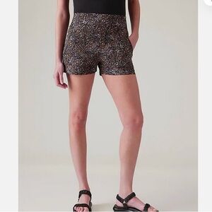 Athleta Trekkie North Black Patterned Shorts, Size 18, NWT
